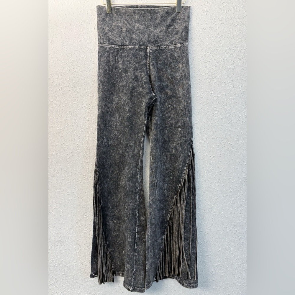 T Party stretch fringe flared leg yoga pants size Medium NWT - Picture 2 of 10